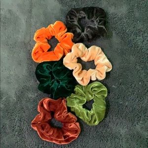 5 scrunchies